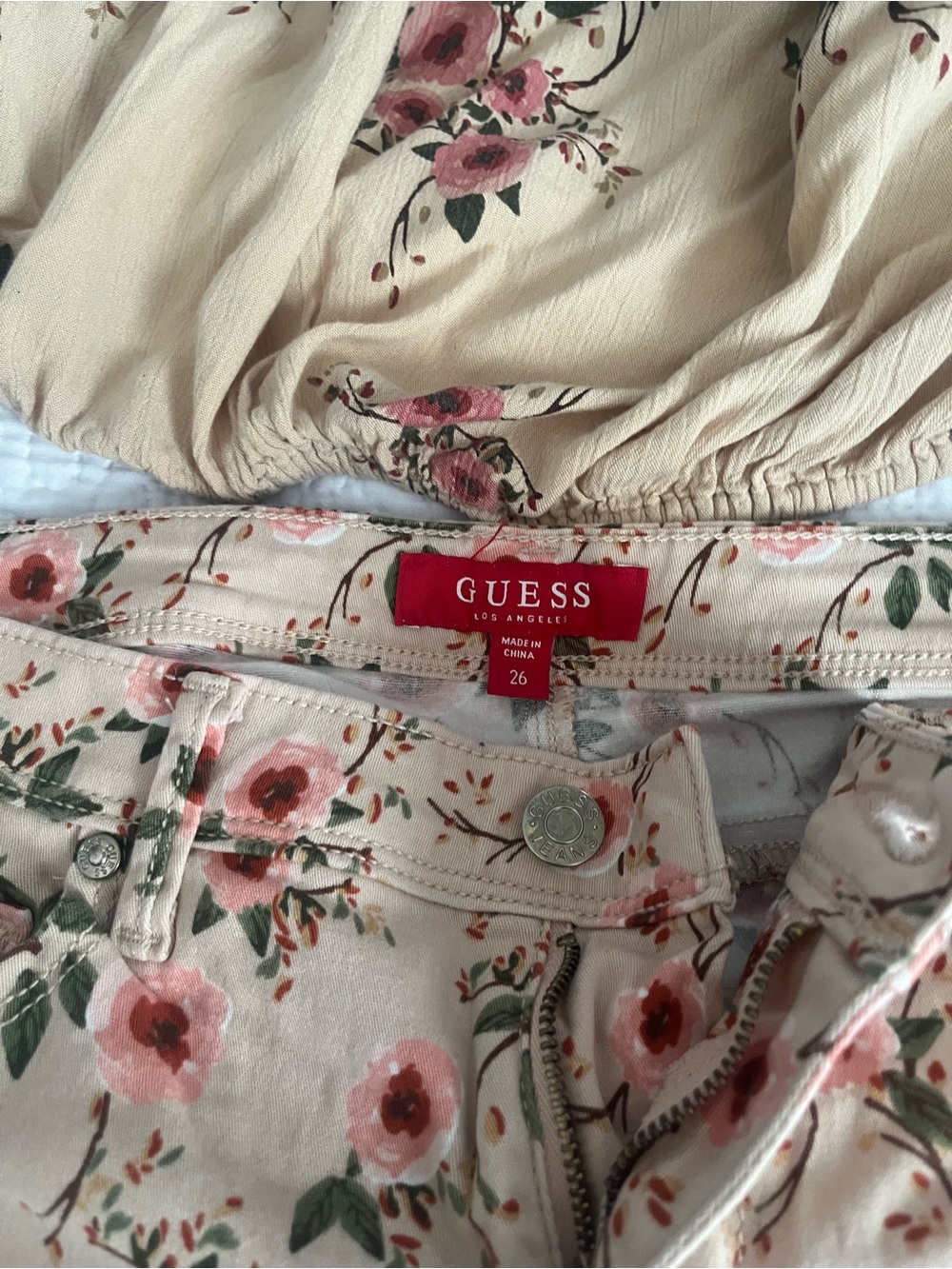 Guess Beige Floral Tie-Shoulder Crop Top & Shorts Set - Picture 2 of 6